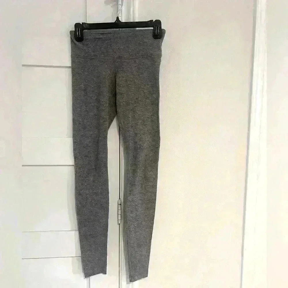 Lululemon Athletica Light Grey Leggings- Size 4- EUC- 36 inches in length